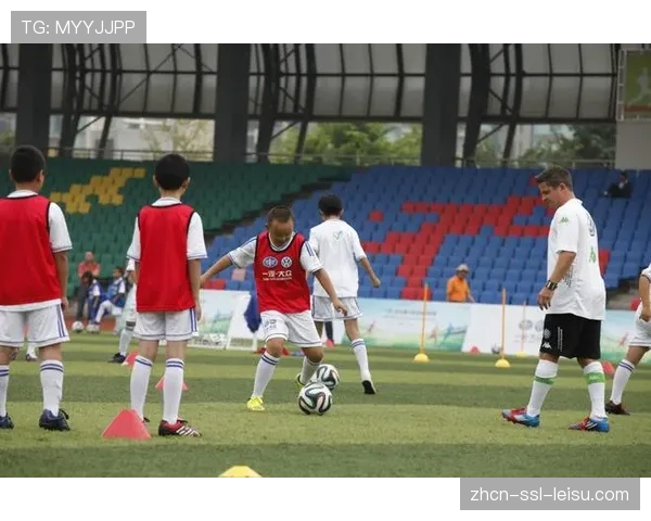 知名训练营新增课程，专门培训青年球员识别与破解混合防守