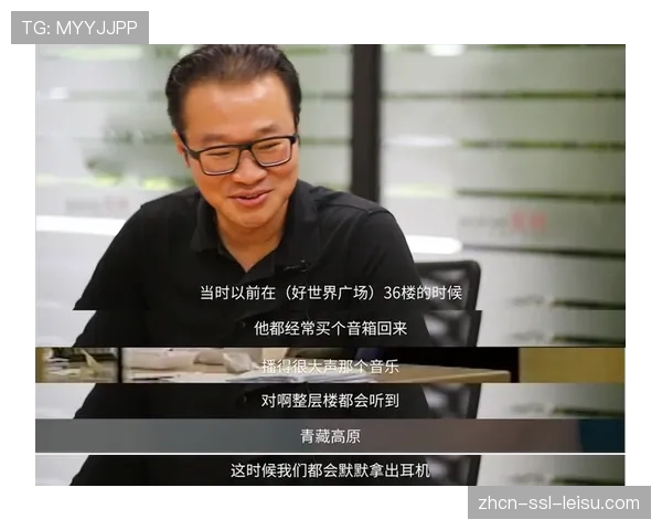 特写：赛后混合采访区，穆夏拉用德语和西班牙语分别接受采访