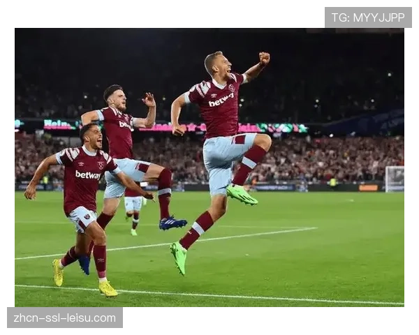 西汉姆联4-0大胜狼队，积分反超热刺